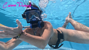 carissadumond.com - Carissa In FFM Underwater Flirting With Crotch XXXX thumbnail